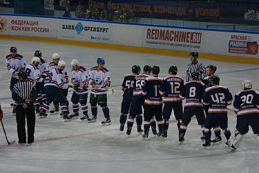 Внимание к главной ледовой арене Орска